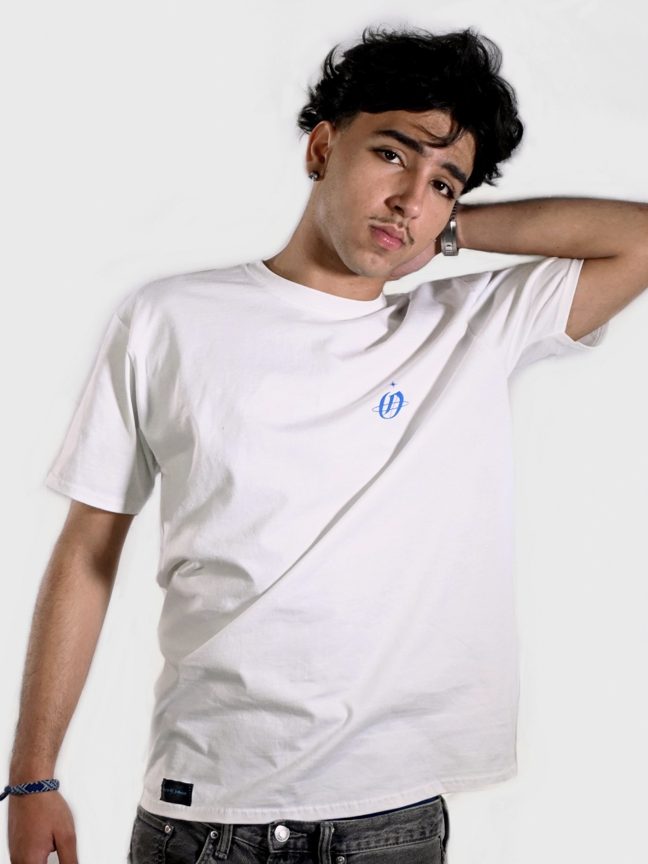 T-shirt propagande blanc porté vue de devant