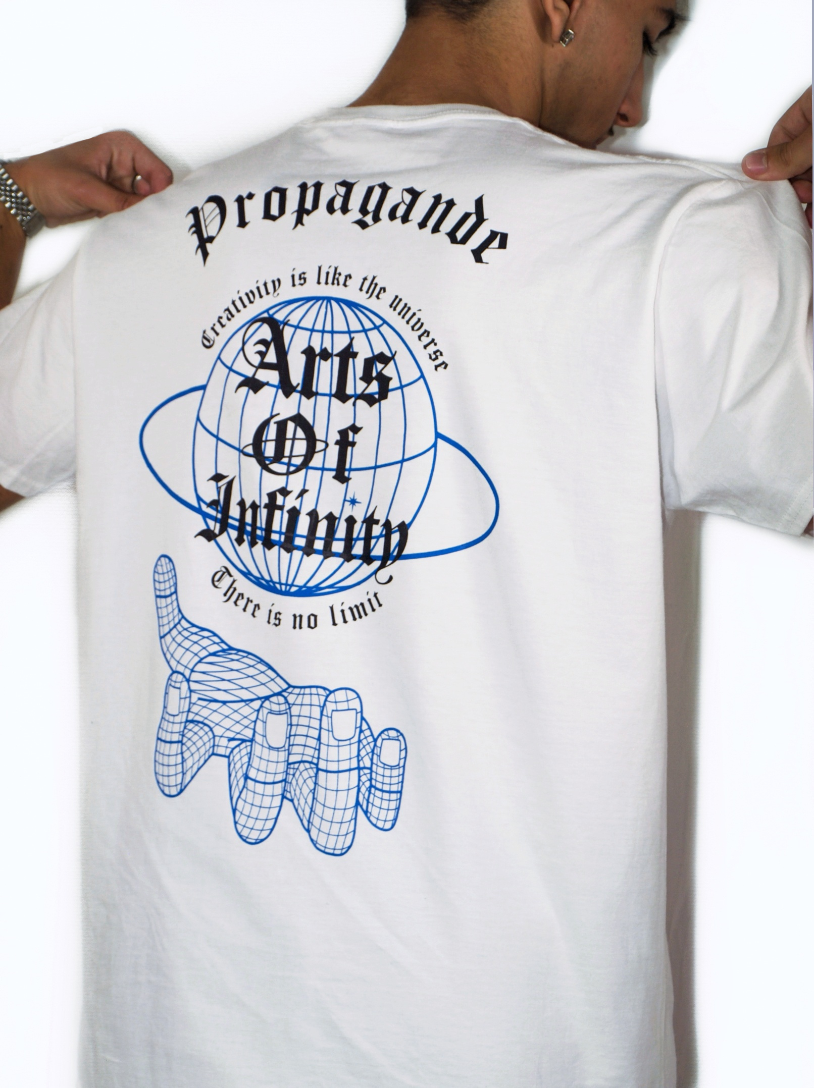 T-shirt propagande blanc porté vue de dos