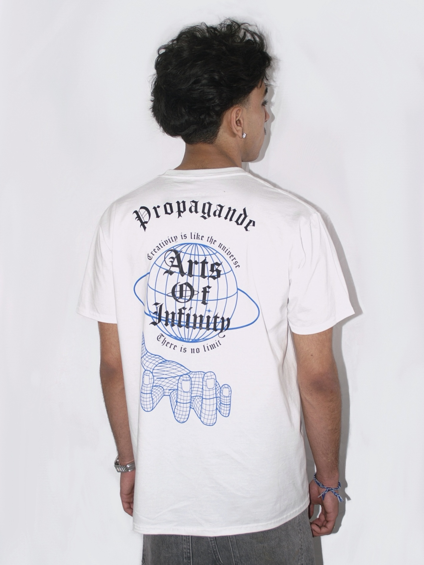 T-shirt propagande blanc porté vue de dos